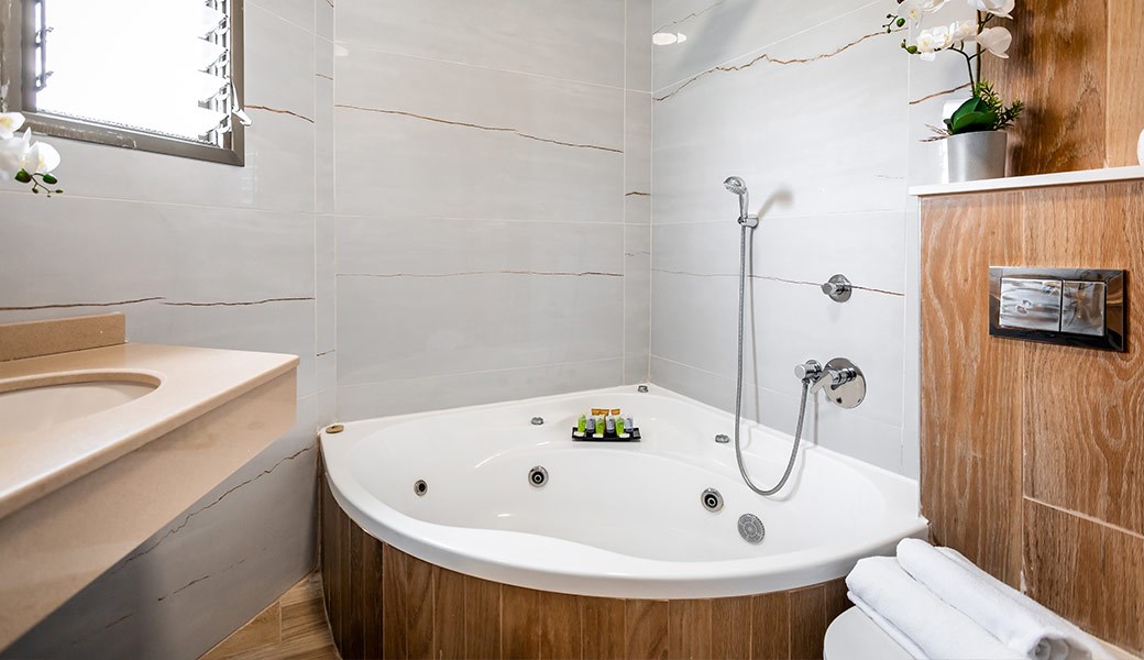 מלון דירות נופש אביב - חדר ג'קוזי